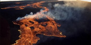 Pamje dramatike, shpërthen vullkani më i madh aktiv në botë