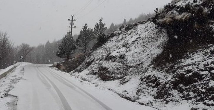 Në viset e larta malore reshje bore, çfarë moti na pret sot