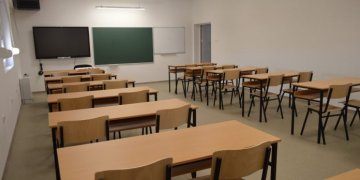 Shqipëri: Moti i ashpër, pezullohet mësimi në 16 shkolla!