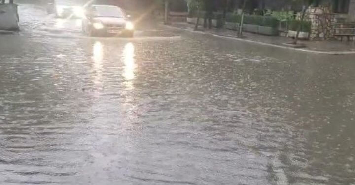 ​Reshjet, Durrësi zgjohet nën ujë