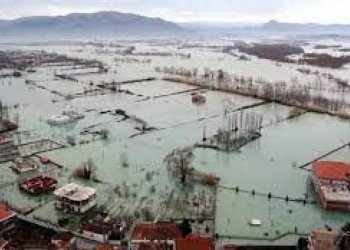 Përmbytjet/ Në Shkodër ka mungesë energjie në disa zona, dhjetra hektarë tokë nën ujë!