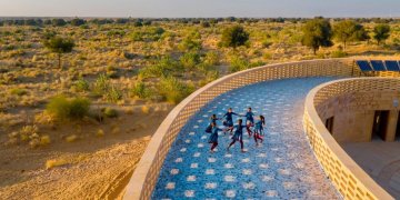 Një shkollë në mes të shkretëtirës dhe nxehtësisë ekstreme!