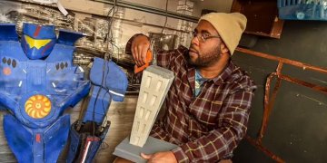 Punëtori i “fast food”-it zgjohet nga koma artist!