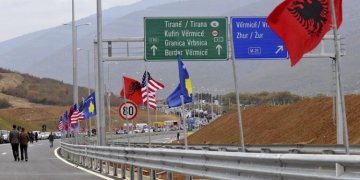 U fitua përtej parashikimeve, paralajmërohet ulja e taksës në “Rrugën e Kombit”