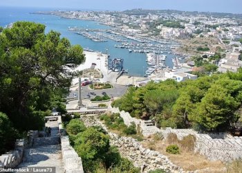 Qyteti pranë Adriatikut dhe Jonit ofron 30 mijë euro për ata që vendosin të jetojnë aty!