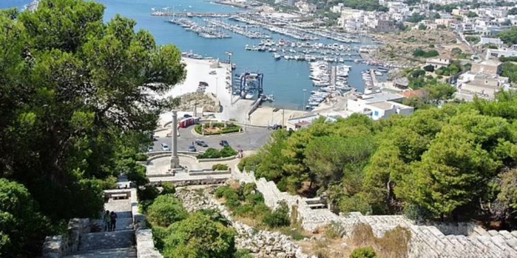 Qyteti pranë Adriatikut dhe Jonit ofron 30 mijë euro për ata që vendosin të jetojnë aty!