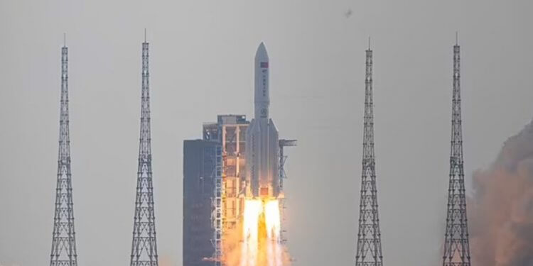 Mbyllen aeroportet në shtetin evropian, raketa kineze po bie në Tokë në mënyrë të pakontrolluar!