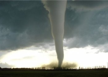 Alarm për tornado, stuhi të fuqishme dhe përmbytje në SHBA