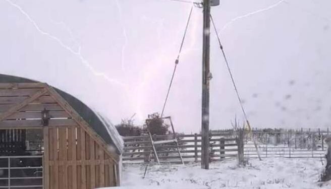 Stuhia e borës dhe rrufeja!