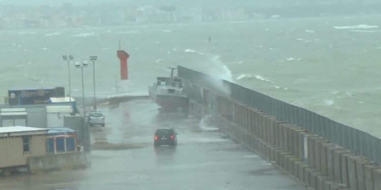 “Paralizohet” Shqipëria nga moti i ashpër, rrebeshe dhe përmbytje nga jugu në veri të vendit