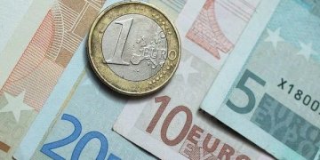 Gjakovari paguan dy pije energjike me 100 euro false, merr rreth 97 euro kusur origjinal!
