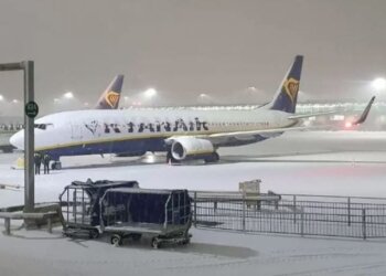 Ky shtet anulon gati të gjitha fluturimet për shkak të borës