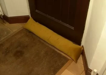 Ministri britanik tregon si e kursen rrymën në shtëpinë e tij