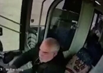 Pamje të rënda: Publikohet videoja dramatike teksa autobusi i Turqisë zhytet në liqen brenda pak sekondave