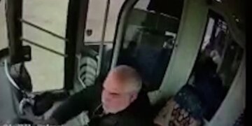 Pamje të rënda: Publikohet videoja dramatike teksa autobusi i Turqisë zhytet në liqen brenda pak sekondave