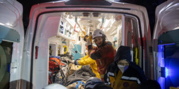 E trishtë, 13 vjeçari jep frymën e fundit në ambulancë pasi u nxor nga rrënojat pas 13 ditësh