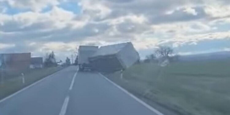 Kaos në Zagreb nga erërat e fuqishme