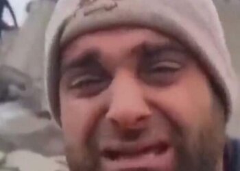 Humbi 12 anëtarët e familjes në tërmet: Rrënimi i këtij njeriu pasqyron skenat e tmerrshme pas tërmetit në Turqi e Siri