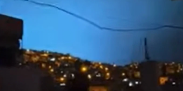 Eksperti shpjegon pse u ndriçua qielli gjatë tërmetit në Turqi