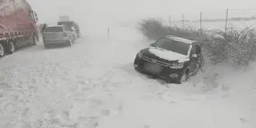 Aksident zinxhiror si pasojë e borës, përfshihen 30 vetura