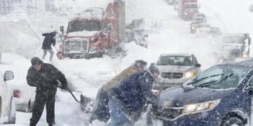 Stuhia e borës godet ShBA-në, mbyllen shkollat
