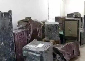 Zjarrfikësit zbulojnë thesarin nën rrënojat e tërmetit!
