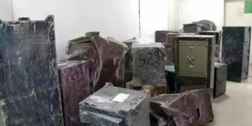 Zjarrfikësit zbulojnë thesarin nën rrënojat e tërmetit!