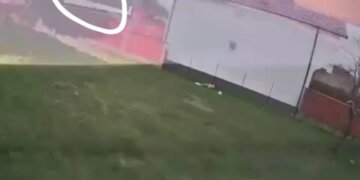 Duket sikur rrufeja ka goditur minaren e Xhamisë së Sharbanit!