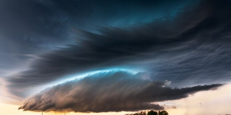 Fotot më të bukura të natyrës që “keni parë ndonjëherë”, nga krokodili i kamufluar te stuhitë dramatike