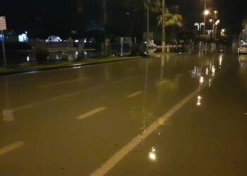 Deti përmbyt qytetin e goditur nga tërmeti në Turqi