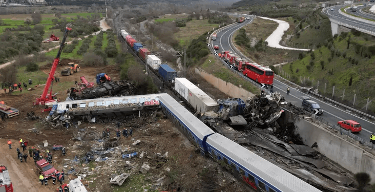 Aksident i tmerrshëm nga përplasja e trenave, dhjetëra të vdekur