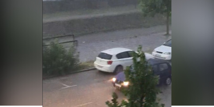 Dëmet nga stuhia në Pejë, disa lagje kanë mbetur pa rrymë