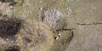 Shkrirja e borës nxjerr në pah çarjen e frikshme të tokës nga tërmeti në Turqi