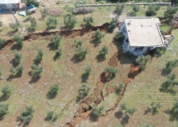 “Dolën nga shtëpia dhe përfunduan në çarjen e krijuar nga tërmeti”