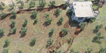 “Dolën nga shtëpia dhe përfunduan në çarjen e krijuar nga tërmeti”