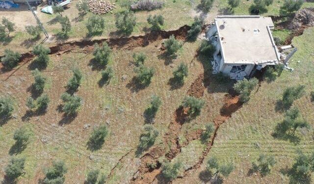 “Dolën nga shtëpia dhe përfunduan në çarjen e krijuar nga tërmeti”