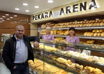 Bukëpjekësi shqiptar impresionon kroatët me çmimin e lirë të bukës