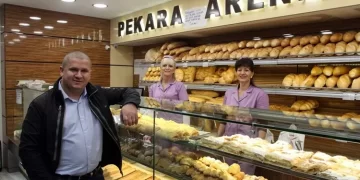Bukëpjekësi shqiptar impresionon kroatët me çmimin e lirë të bukës