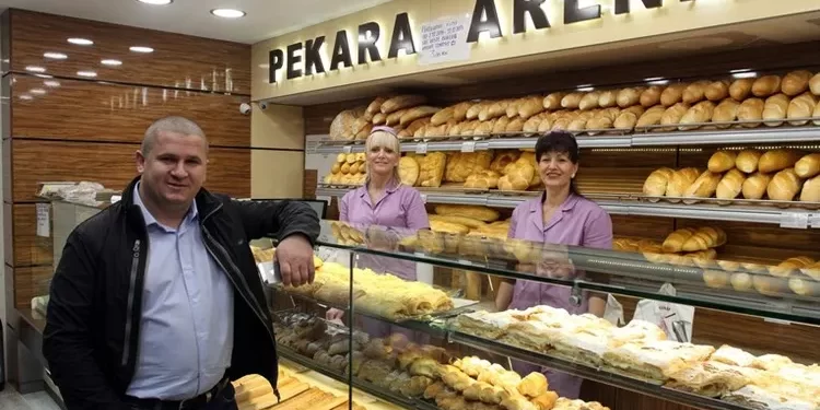 Bukëpjekësi shqiptar impresionon kroatët me çmimin e lirë të bukës