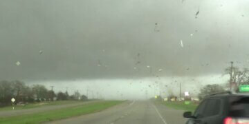 Stuhitë dhe tornadot godasin Amerikën, rritet numri i viktimave