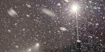 Vijnë reshjet e borës dhe dimri në pranverë!