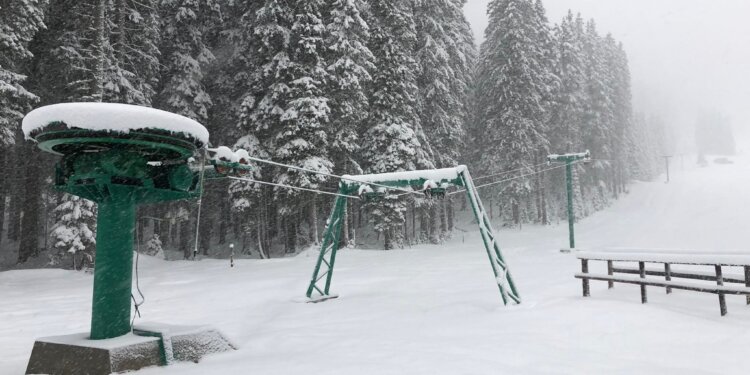 Reshje të dendura shiu e bore në këto vise të Ballkanit!