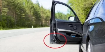 E keni secili, do të habiteni nga funksioni i këtij kapaku në veturë kur bie shi