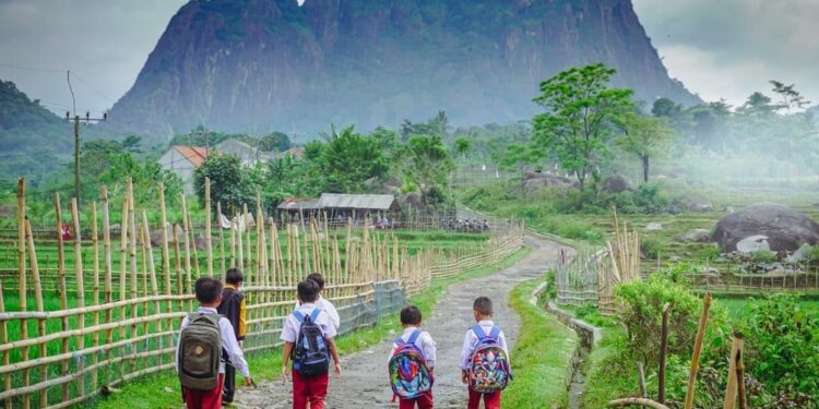 Studimi: Fëmijët e fshatit rriten më shumë dhe më shëndetshëm se fëmijët e qytetit