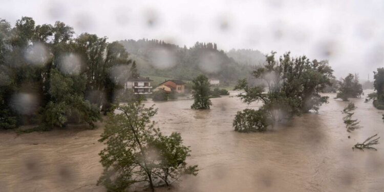 Moti i lig në Itali, raportohen viktima, mbyllen shkollat