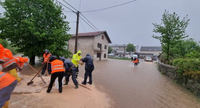 Përmbytjet kërcënojnë disa vende të Ballkanit