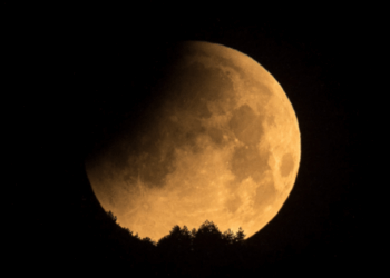 Sytë nga qielli, kur pritet të ndodhë eklipsi hënor