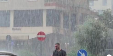 Shi i rrëmbyeshëm në Tiranë, kryeqyteti shqiptar përfshihet nga stuhia