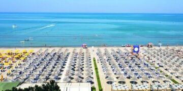 Bie numri i turistëve kosovarë në Shqipëri