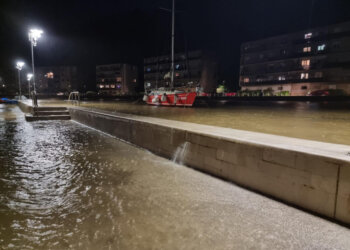 Pamje dramatike nga Kroacia: Reshjet nuk kanë të ndalur, lumenjtë dalin nga shtrati – disa qytete nën ujë